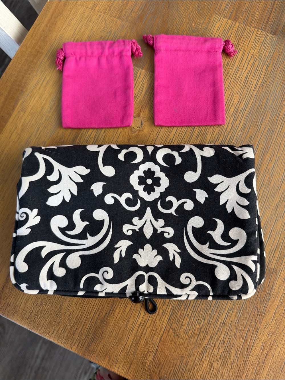 thirty-one Black & White Damask Jewelry Travel Case with Pink Drawstring Pouches